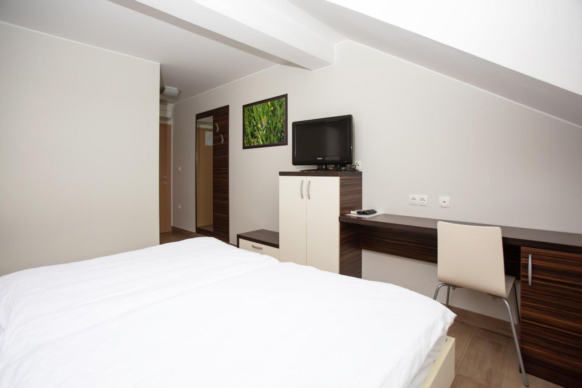 Rooms En Krajcar Cerknica Exterior photo